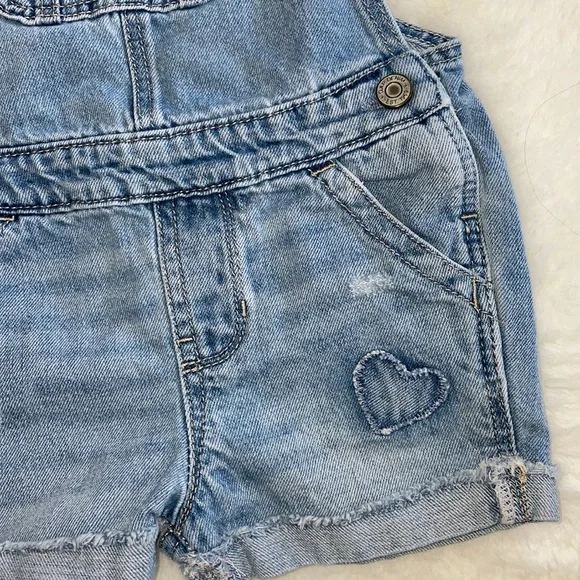 Gap denim short overalls 2T - Picture 2 of 4
